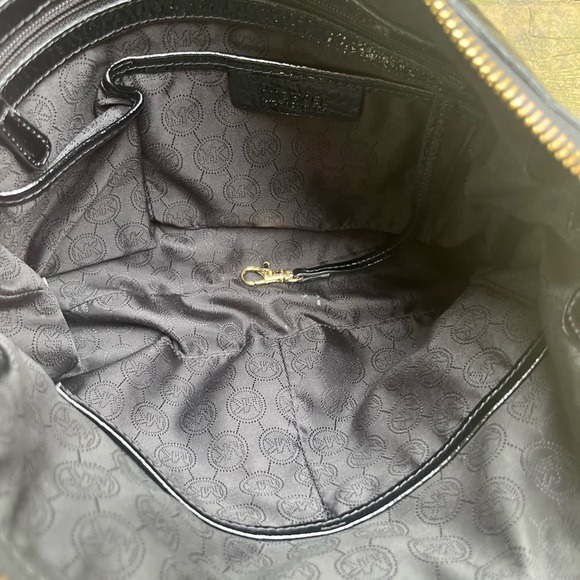 MICHAEL Michael Kors Vintage Patent Leather w/Gold Studs Handbag Mint Condition! - Picture 7 of 8